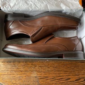 Robert David men’s size 11 brown loafers / shoes